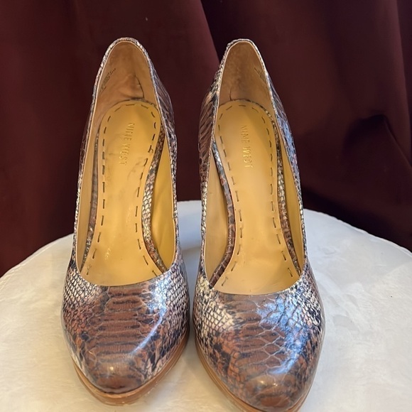 Nine West Snakeskin Platform Pump Size 7.5 - Picture 2 of 7